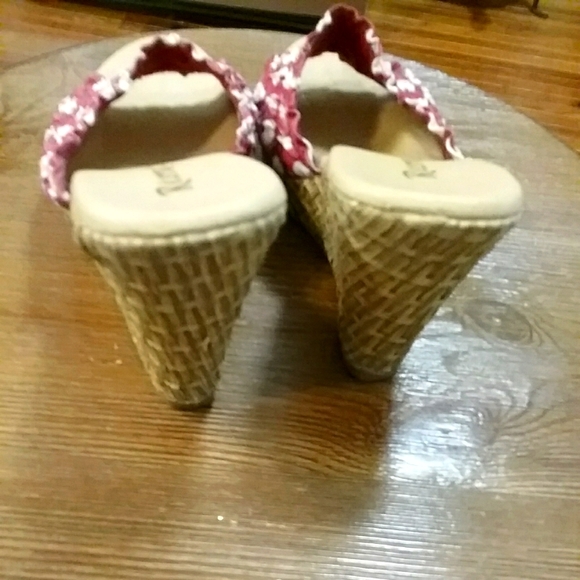 Pair wedge slip on red/white shoes - Picture 4 of 8